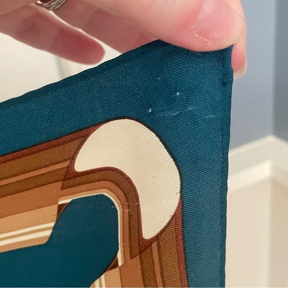 Vintage Perry Ellis Teal Pink White Tulip Flowers Floral 100% Silk Scarf 31" - Picture 6 of 9